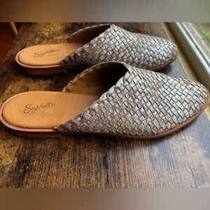 Seychelles Women's “Places to Go” Slides